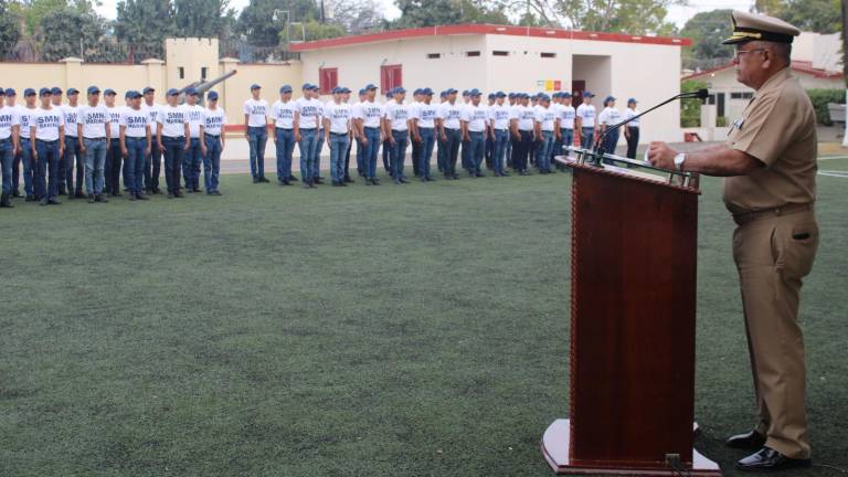 El evento fue presidido por el Comandante de la Octava Región Naval y autoridades militares.