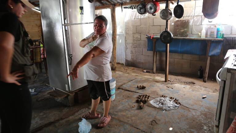 Varias viviendas de la comunidad de Las Aguamitas, en Navolato, se inundaron tras el incremento en el nivel del mar.