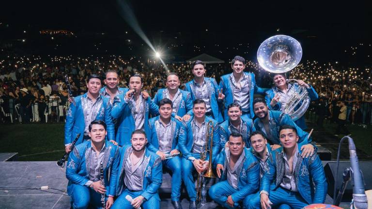 La Arrolladora Banda El Limón.
