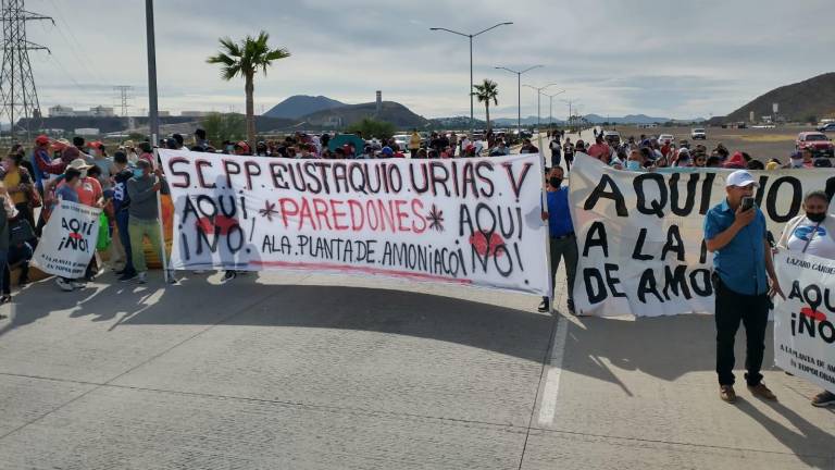 Opositores de la planta de amoniaco de Topolobampo realizan bloqueo en protesta por consulta