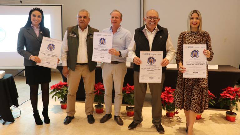 El hotel Holyday Inn Resort Mazatlán, reciben sus certificados por parte de Sectur y Profepa.