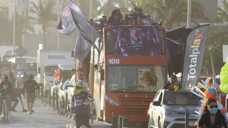 De nuevo inunda el Malecón la Caravana Cañonera.