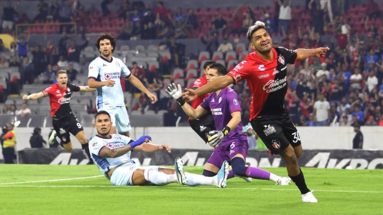 Eduardo “Mudo” Aguirre festeja su gol.