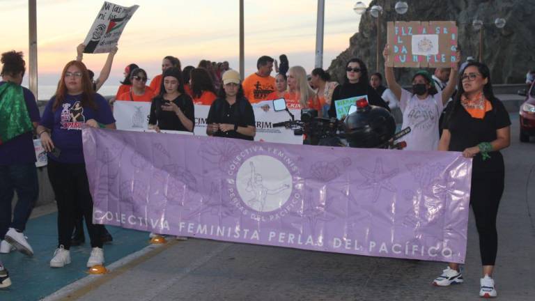 Colectivas feministas salieron a las calles de Mazatlán para exigir de nuevo un alto a la violencia de género.