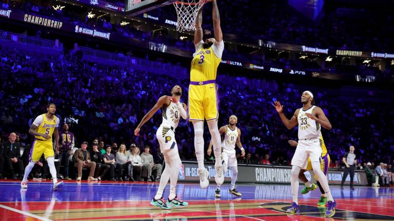 Un Anthony Davis imparable lidera a Lakers al título con LeBron MVP