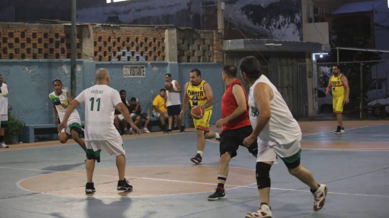 La cancha Ángel Flores ya se prepara para albergar el Torneo Libre y Segunda Fuerza de Baloncesto.