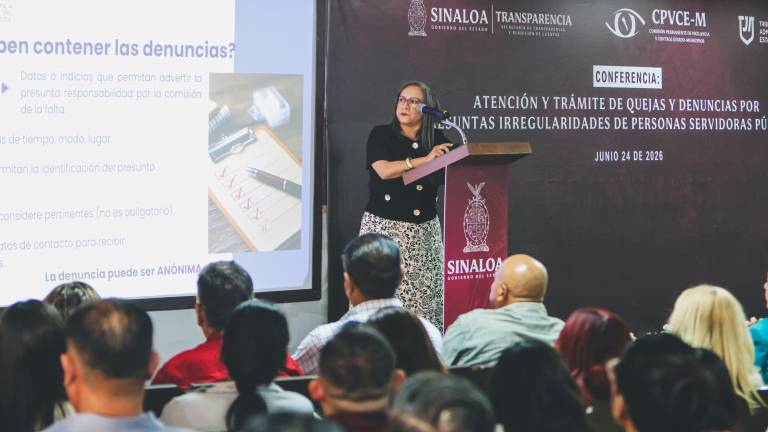 Representantes de dependencias estatales y ayuntamientos participaron en una jornada de capacitación sobre rendición de cuentas y atención de denuncias.