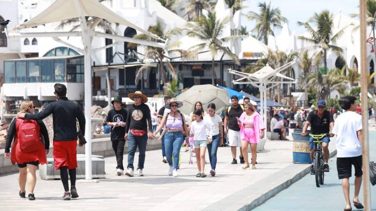 En el periodo vacacional de las semanas Santa y de Pascua en Mazatlán se espera cerca de un millón de visitantes.