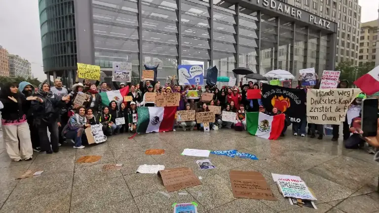 En la Potsdamer Platz, protestaron contra la planta de amoníaco en México y su impacto socioambiental.