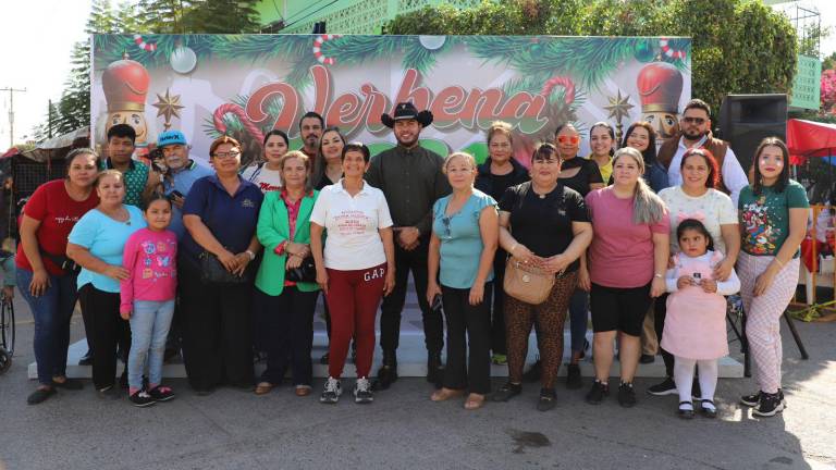 El Alcalde Richard Millán Vázquez preside la inauguración de la Verbena Navideña.