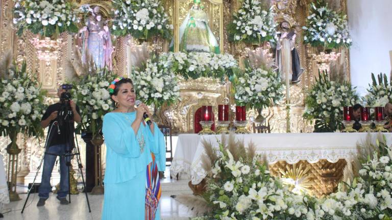 María Elena Leal anuncia que donará prendas para el Museo Lola Beltrán creado en memoria de su mamá.