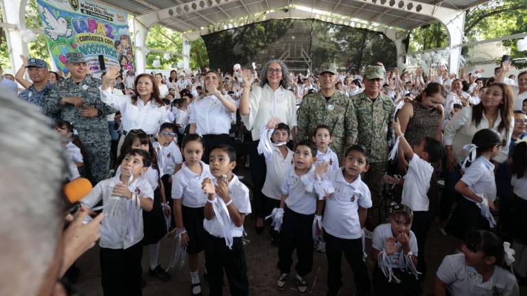 Conmemoración del Día Internacional de la Paz en la Primaria María Díaz Olivas encabezada por la Gobernadora de Sinaloa Graciela Domínguez Nava.