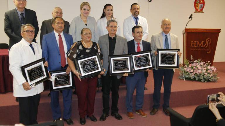 Conmemoran 13 Aniversario del Hospital de la Mujer en Culiacán; reconocen a personal médico y de enfermería