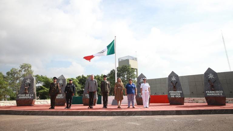 Inauguran hemiciclo para celebrar el Bicentenario del Heroico Colegio Militar