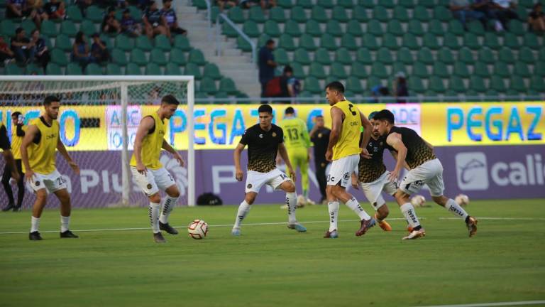 Dorados abre la temporada visitando a Correcaminos