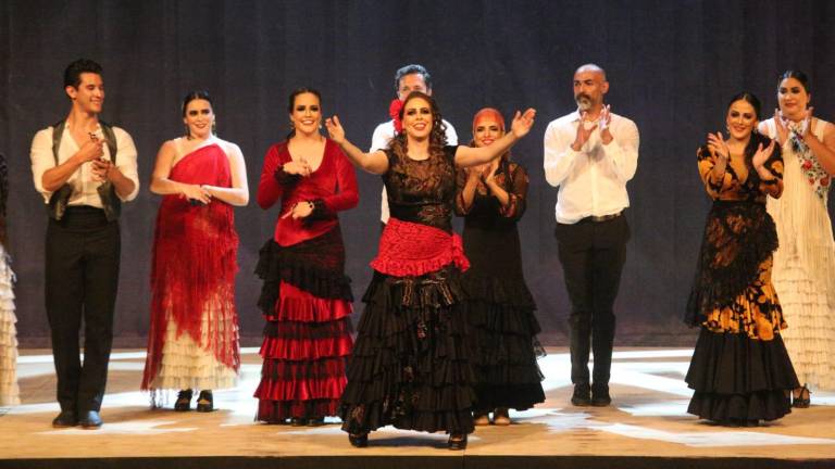 La mezzosoprano mazatleca Sarah Holcombe estuvo acompañada por la Camerata Mazatlán .