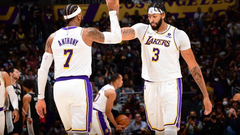 Lakers gana a Spurs en casa con un Anthony Davis dominante