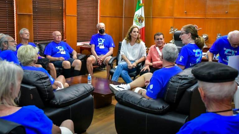 Los camisas azules, como también son conocidos, le comentaron a González que es la primera vez en 10 años que un presidente se preocupa por las necesidades de este grupo.