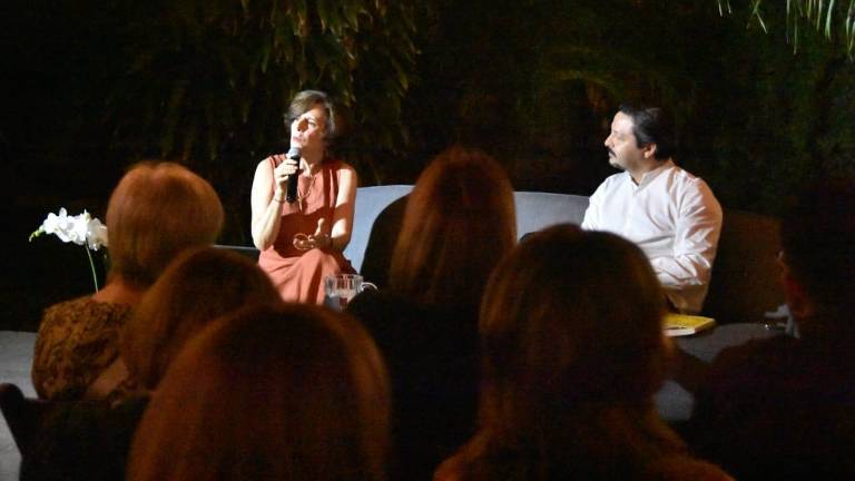 La politóloga Denise Eugenia Dresser Guerra presentó su libro junto con el director general de Grupo Noroeste, Adrián López Ortiz.