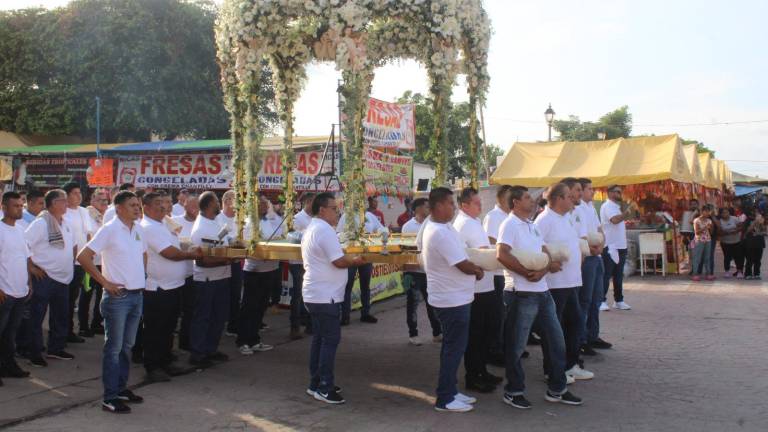 Tan sólo las andas decoradas tienen un peso superior a los 250 kilos.