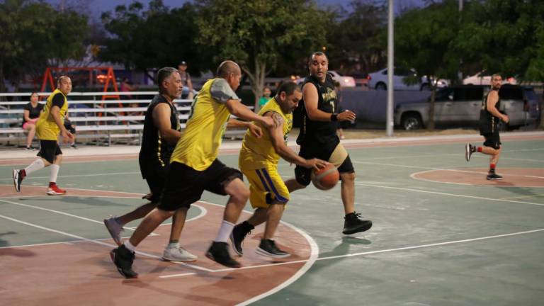 Las emociones del deporte ráfaga en el nivel Veteranos continúan en la cancha de Infonavit Playas.