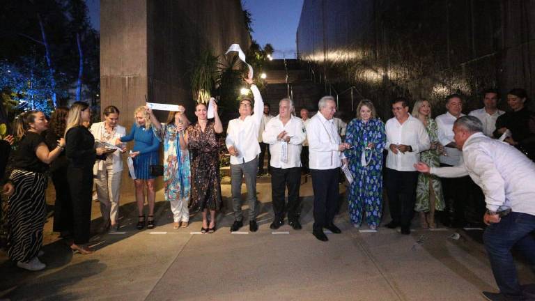 El empresario Ernesto Coppel Kelly, el Gobernador Rubén Rocha Moya y el Secretario de Turismo federal, Miguel Torruco, encabezaron la ceremonia de inauguración del Gran Acuario Mazatlán Mar de Cortés.