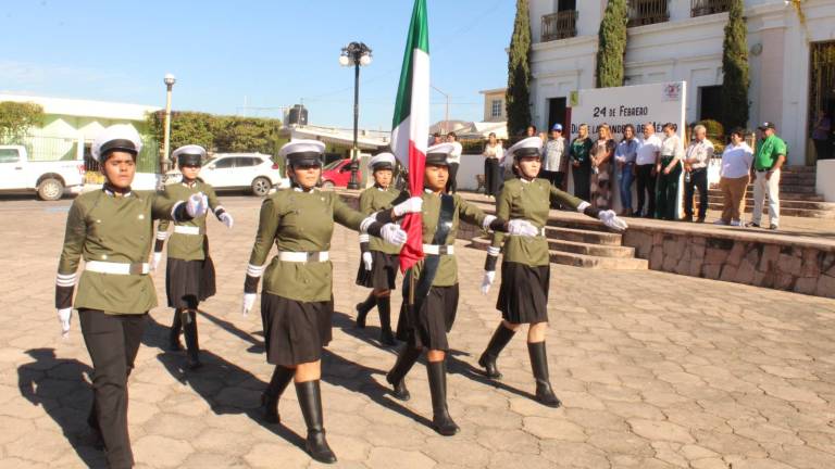 Desfilan en Rosario por el día de la Bandera
