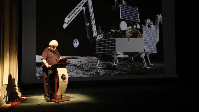 Geegory Schimidt y Brian Day participaron en la conferencia “Solar Eclipses: pasado y presente” la tarde de este sábado en el Teatro Ángela Peralta.