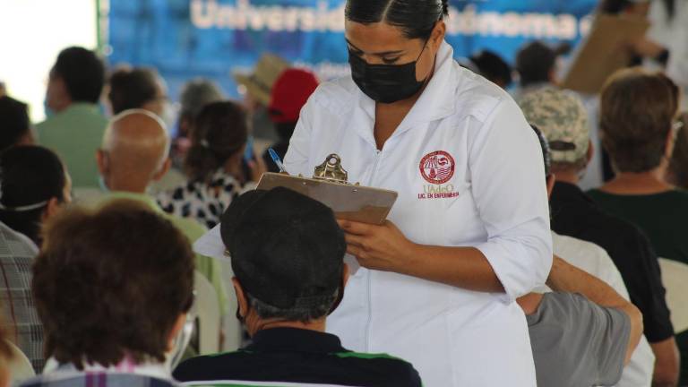 La inmunización de los docentes de la UAdeO será del 12 al 18 de mayo.