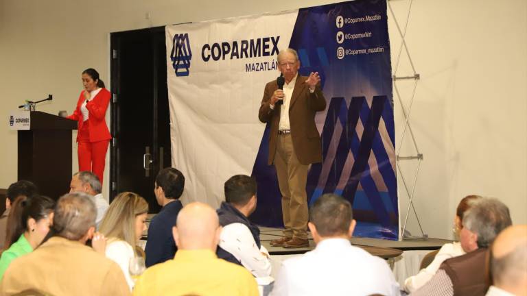 El ex político Emilio Goicoechea dio la charla ‘El rol de los empresarios en la consolidación de la democracia’.