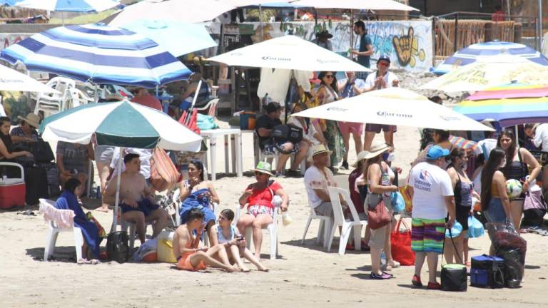Más de 12 mil bañistas disfrutaron de las playas mazatlecas sábado y domingo