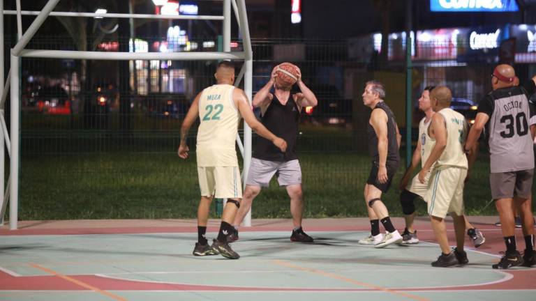 El Parque Lineal es la sede de los emocionantes encuentros que se celebran en el baloncesto.