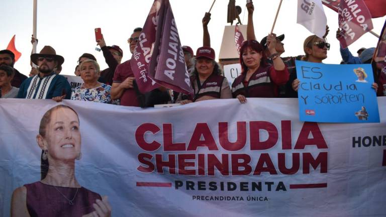 Simpatizantes acudieron a la glorieta Cuauhtémoc con pancartas, lonas y banderines para apoyar a su precandidata.
