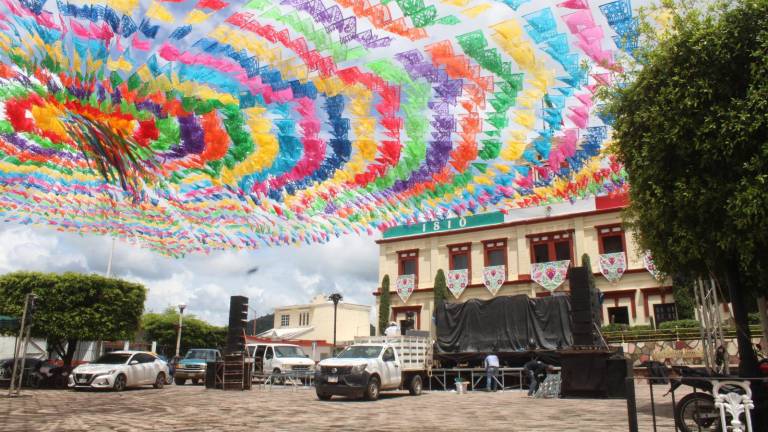 En el Palacio Municipal de Rosario se encuentra todo listo para celebrar el Grito de Independencia.