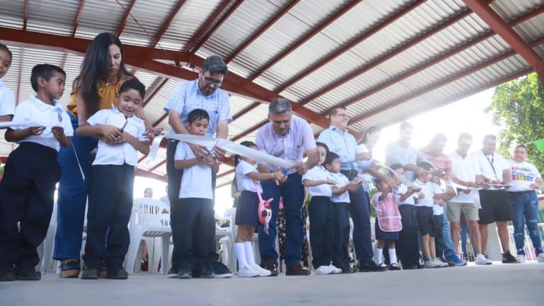 Este lunes se inauguró la techumbre del Jardín de Niños Ángela Peralta, ubicado en la Colonia Valles del Ejido.