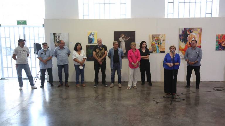 Maestros de los Talleres de Artes Visuales inauguran exposición de fin de cursos.