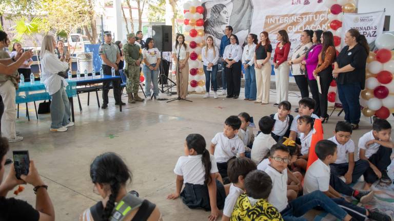 Autoridades de los tres niveles de gobierno realizaron una Jornada por la Paz este jueves en la colonia Progreso.