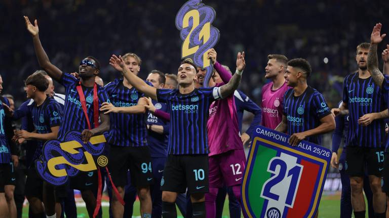 El conjunto de Cristian Chivu celebró un título histórico, pues no se coronaba como local desde 1989.