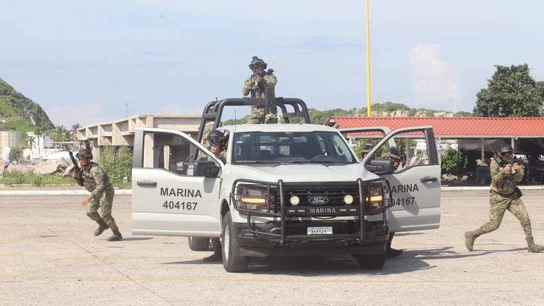 El simulacro fue realizado en una explanada frente a donde atracan y zarpan los transbordadores de la ruta La Paz-Mazatlán.