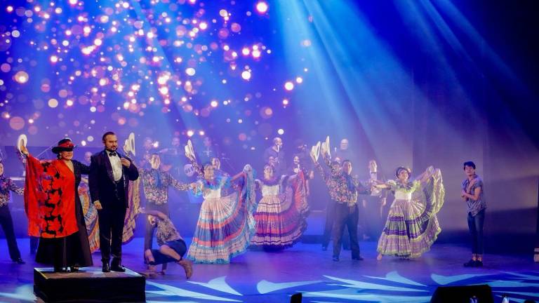 Participaron la mezzosoprano Oralia Castro, el tenor Ricardo Rodríguez, el actor David Zataráin, el Coro de Ópera de Sinaloa, Los amos de la noche y las compañías Folclórica Sinaloense y Danza Joven de Sinaloa.