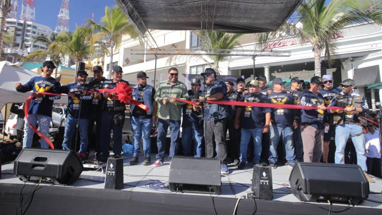 En Olas Altas se celebra la tradicional comida para los participantes de la Semana de la MOto en Mazatlán.