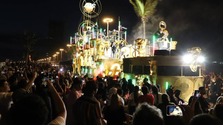 Da la Banda MS el gran cierre en el desfile del Carnaval de Mazatlán