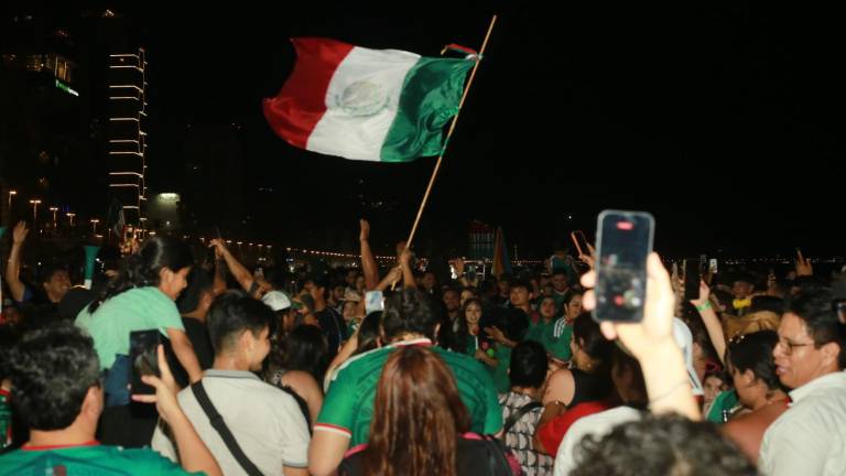 Los mazatlecos gritaron “México, México” tras el pase de la Selección Mexicana a octavos.
