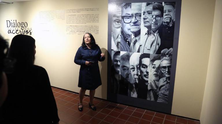 Inna Teresa Álvarez durante el recorrido por las exposiciones.