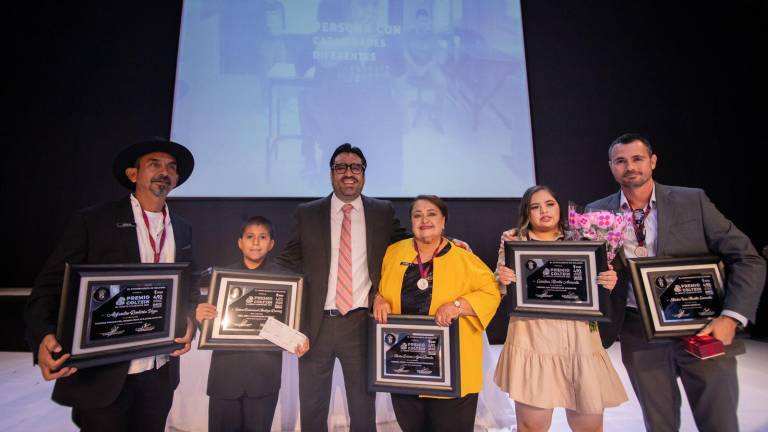 Premian a culiacanenses destacados con Premio Coltzin al Mérito Ciudadano 2023