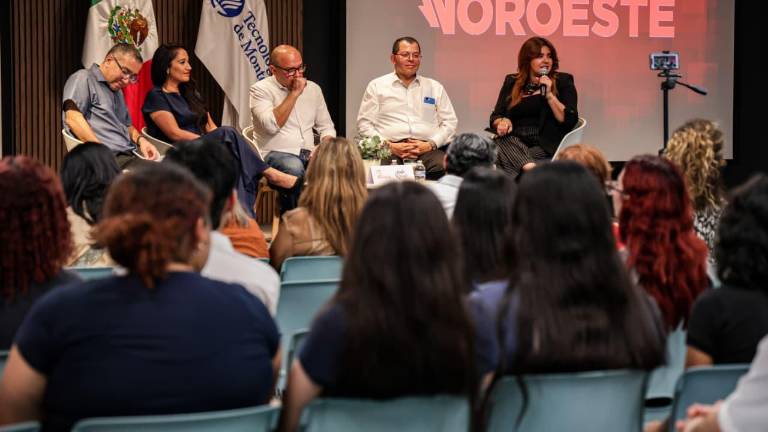 Gabriel Mercado, Janneth Aldecoa, Héctor Castro y José Alfredo Beltrán participaron en el panel “¡De la tinta al pixel!”, realizado en el Tec de Monterrey, Campus Sinaloa.