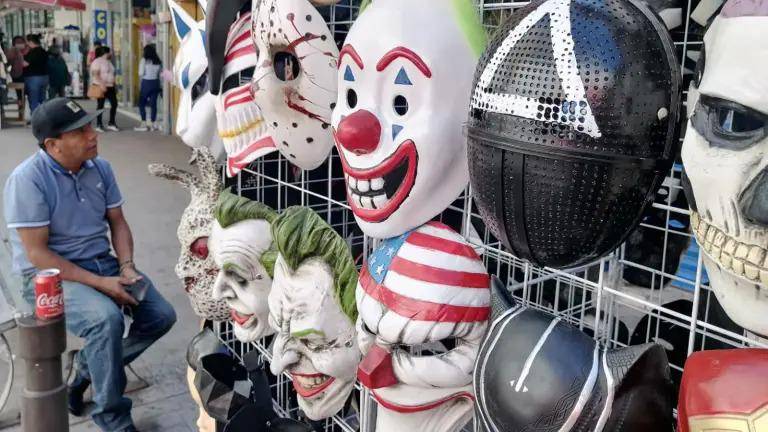 La violencia y restricciones de seguridad podrían afectar las ventas de disfraces y artículos de Halloween esta año en Culiacán.