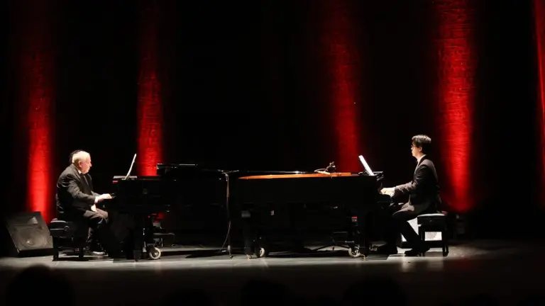 Antonio González y Sergio Castellanos abrieron la Gala de Reencuentro con una brillante interpretación del concierto de Khachaturian.