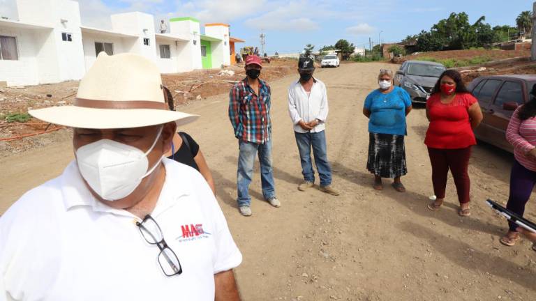 Desisten desplazados de realizar plantón frente a hotel de Quirino en Mazatlán, ante avance en respuesta a sus demandas