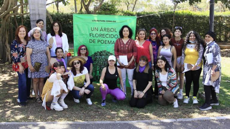 Colectivo Mujeres creando Sinaloa, escritores y artistas locales.